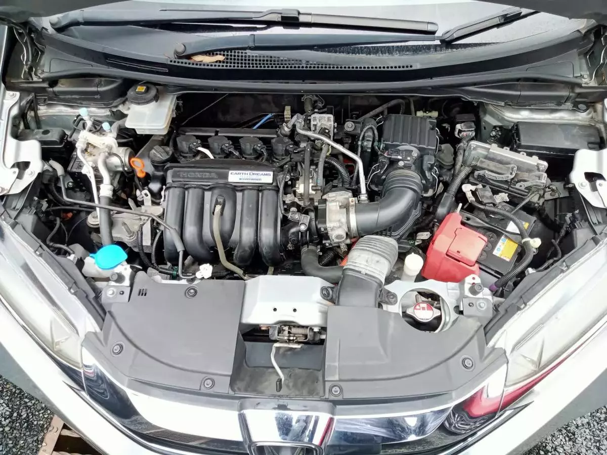 Honda Fit shuttle hybrid - 2015