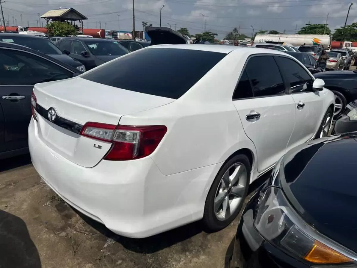 Toyota Camry   - 2014