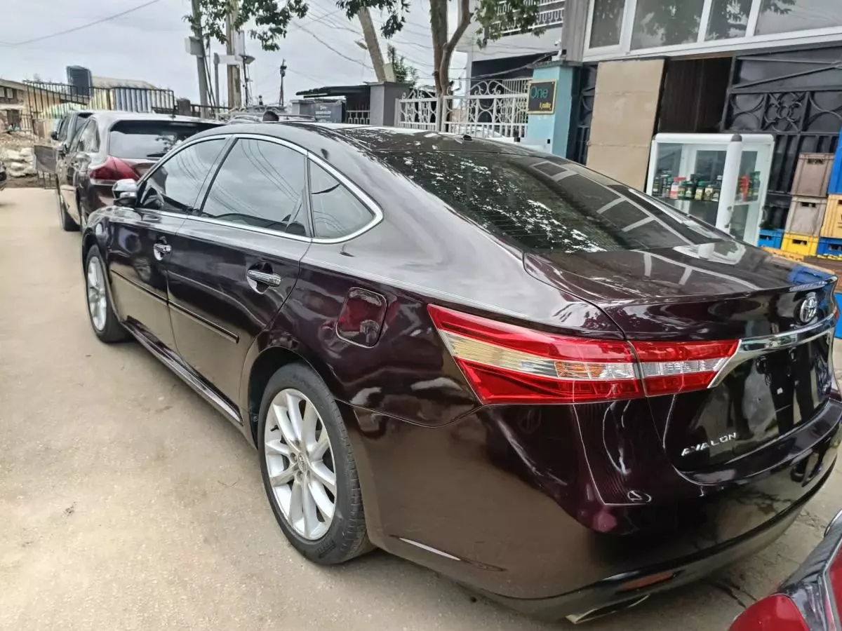 Toyota Avalon   - 2013