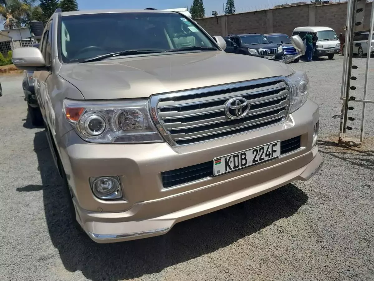Toyota Land Cruiser - 2013