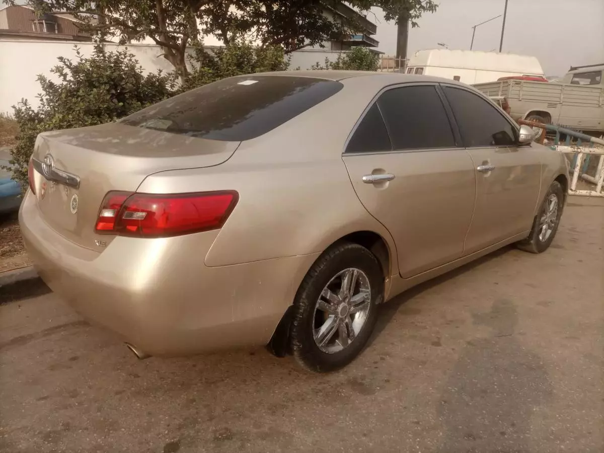 Toyota Camry - 2007