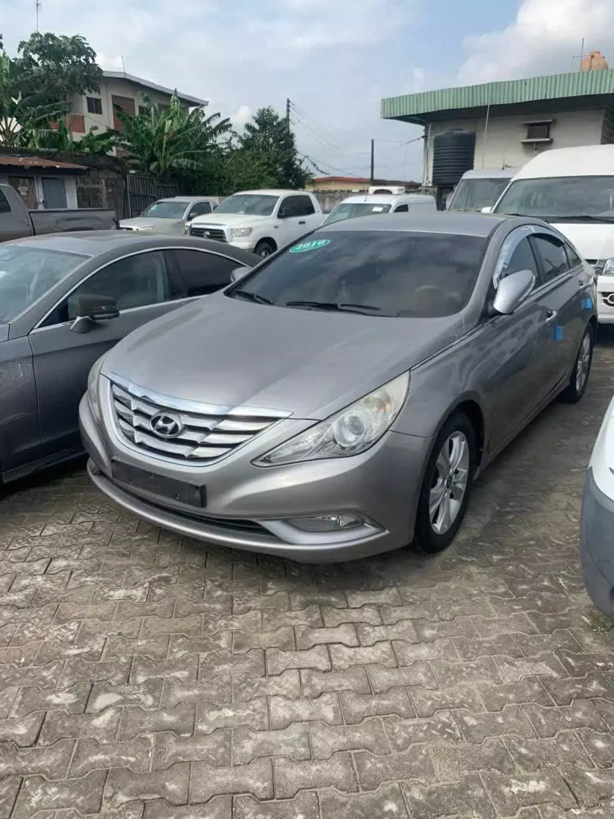 Hyundai Sonata   - 2010