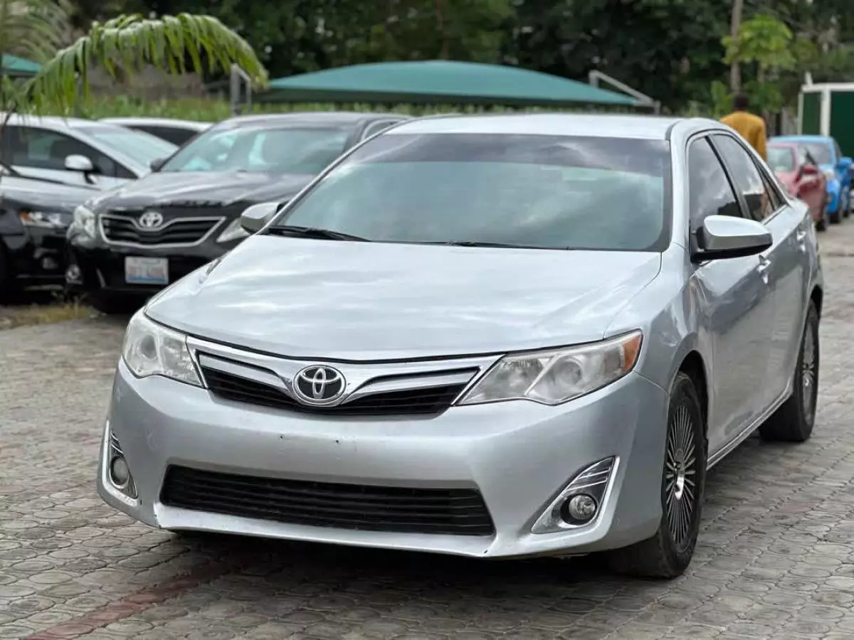 Toyota Camry   - 2013