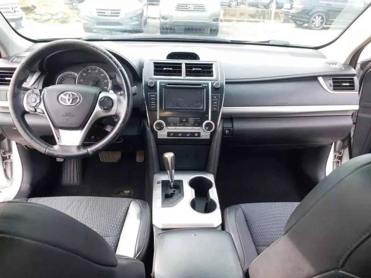 Toyota Camry   - 2014