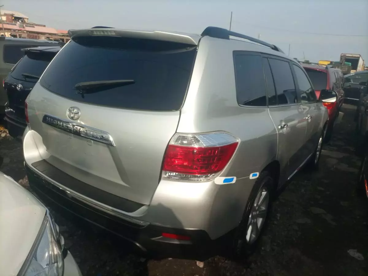 Toyota Highlander   - 2013