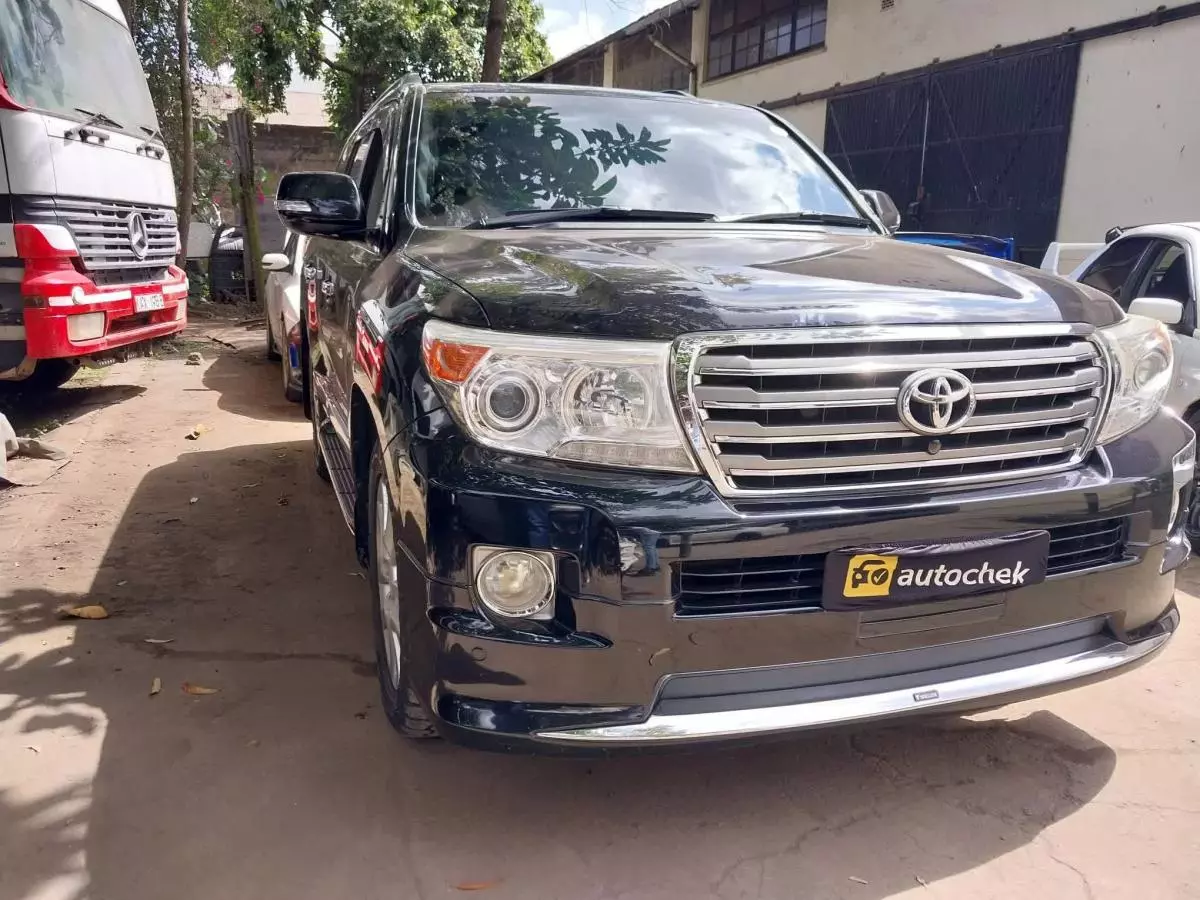 Toyota Landcruiser  V8   - 2014