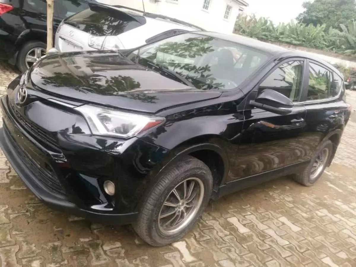 Toyota RAV 4   - 2016