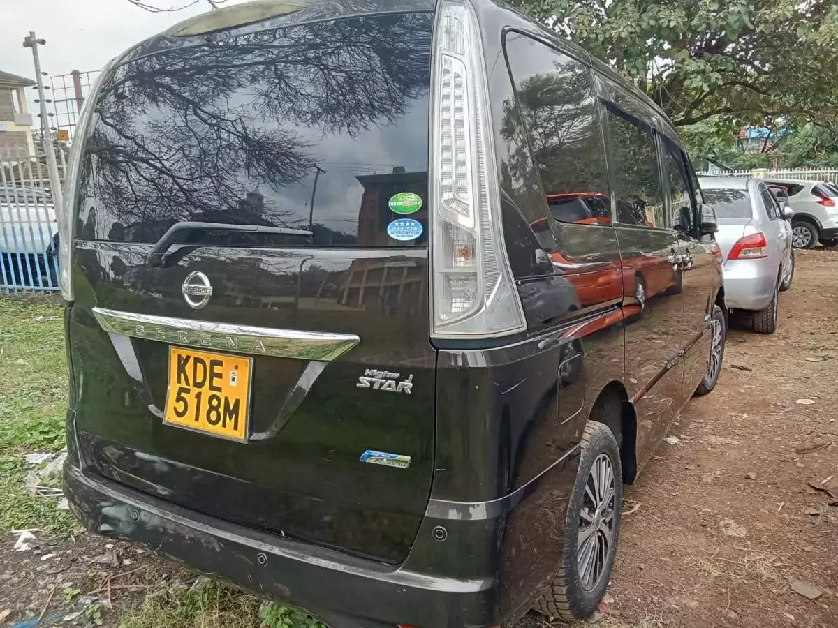 Nissan Serena   - 2013