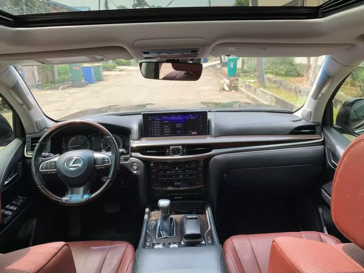 Lexus LX 570   - 2018