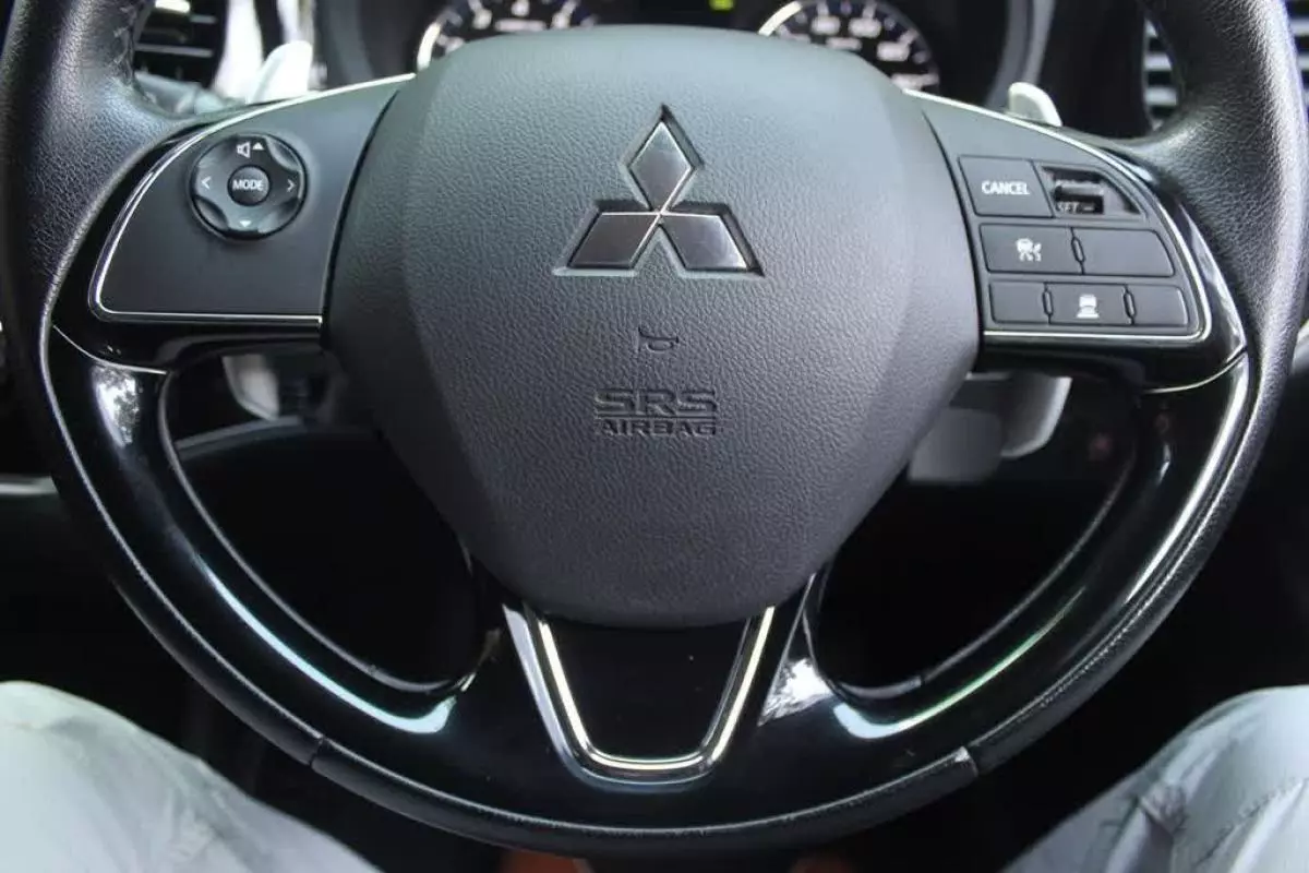 Mitsubishi OUTLANDER - 2015