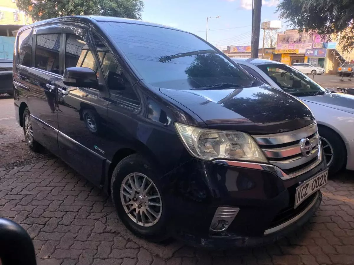 Nissan Serena   - 2013