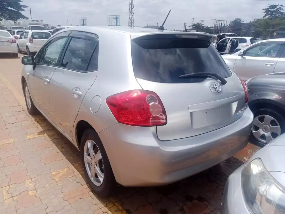 Toyota Auris   - 2009