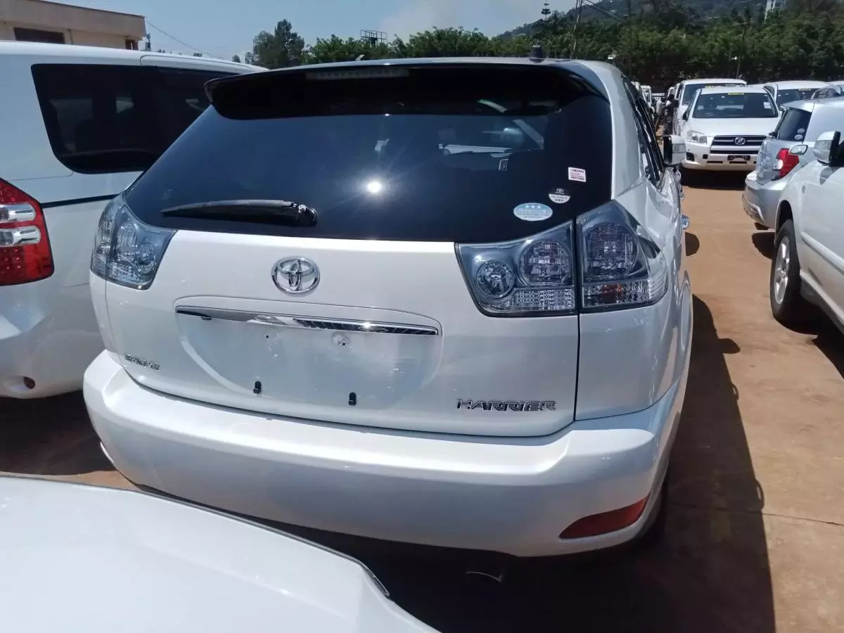 Toyota Harrier   - 2011