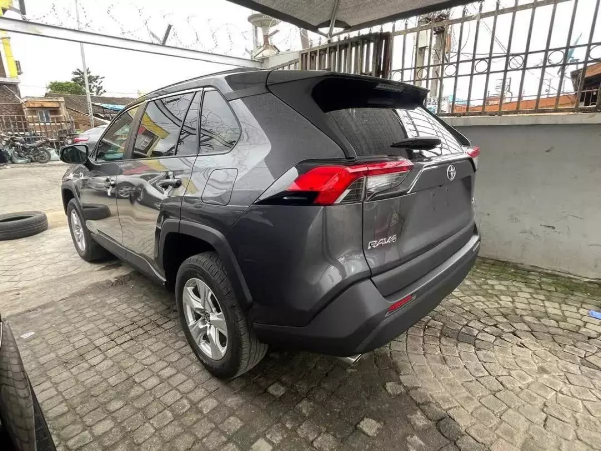 Toyota RAV 4   - 2021