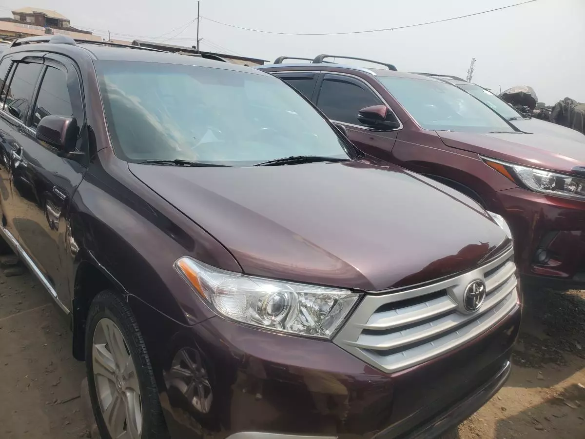 Toyota Highlander   - 2013