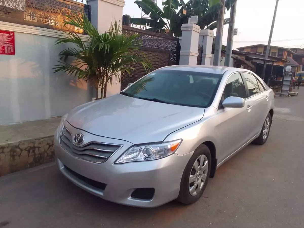 Toyota Camry   - 2010