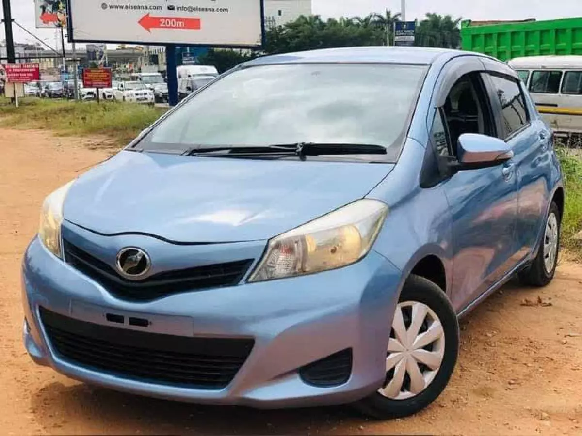 Toyota Vitz   - 2013