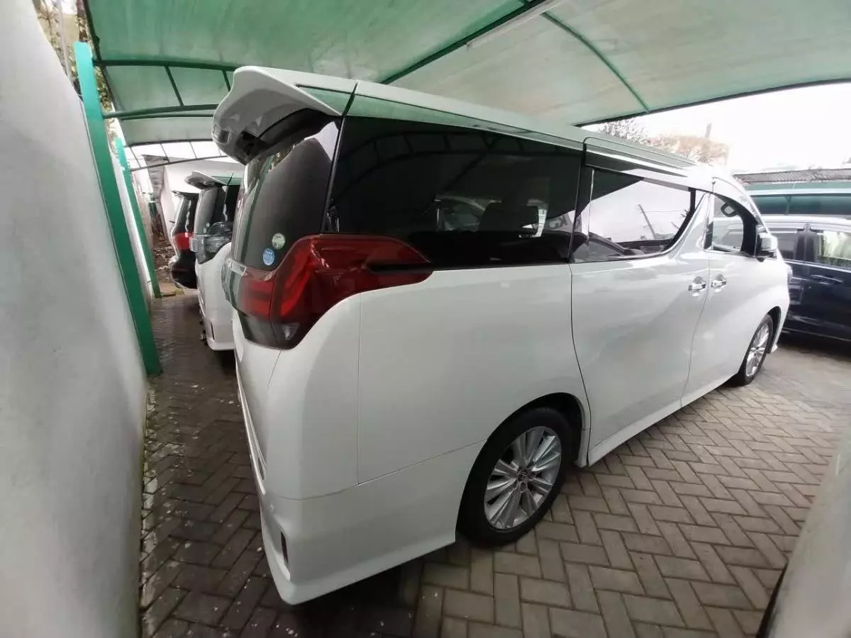 Toyota Alphard   - 2017