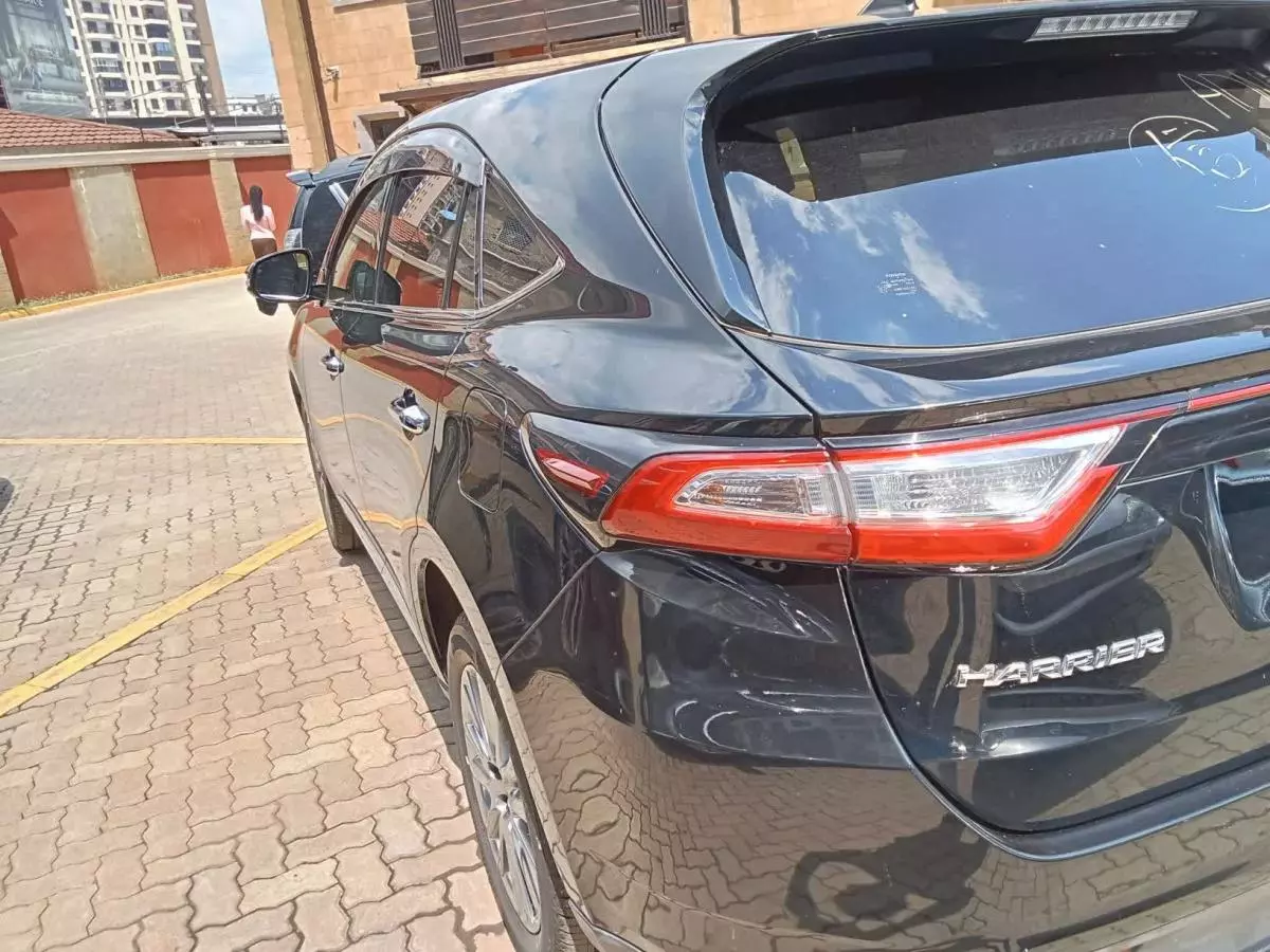 Toyota Harrier   - 2017