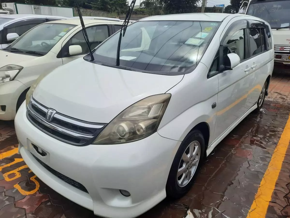Toyota Isis  - 2008