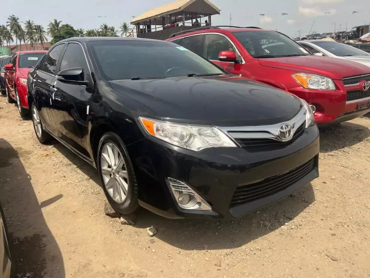 Toyota Camry   - 2012