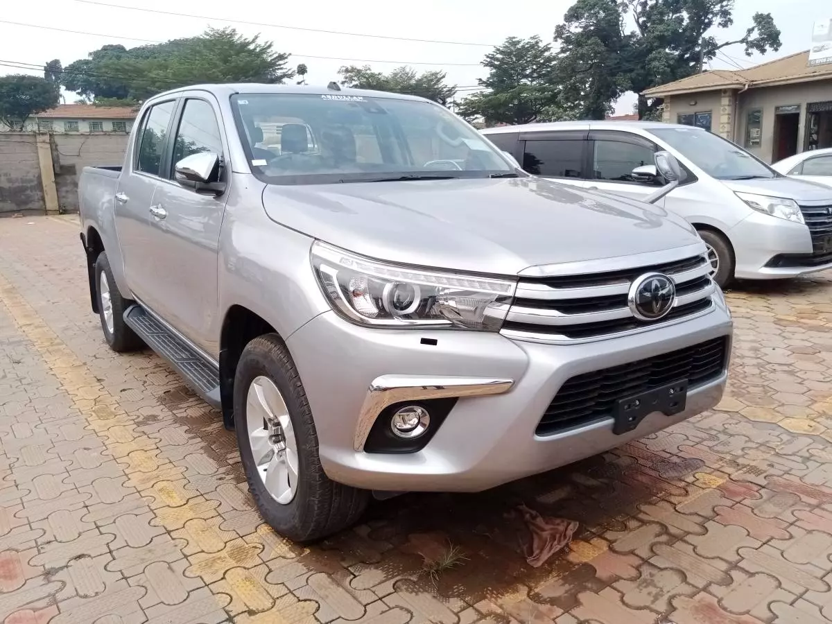 Toyota Hilux   - 2016