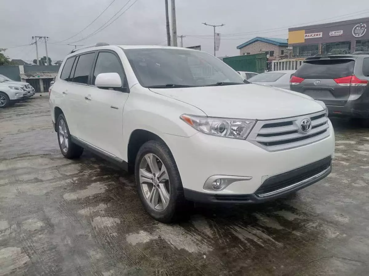 Toyota Highlander   - 2011