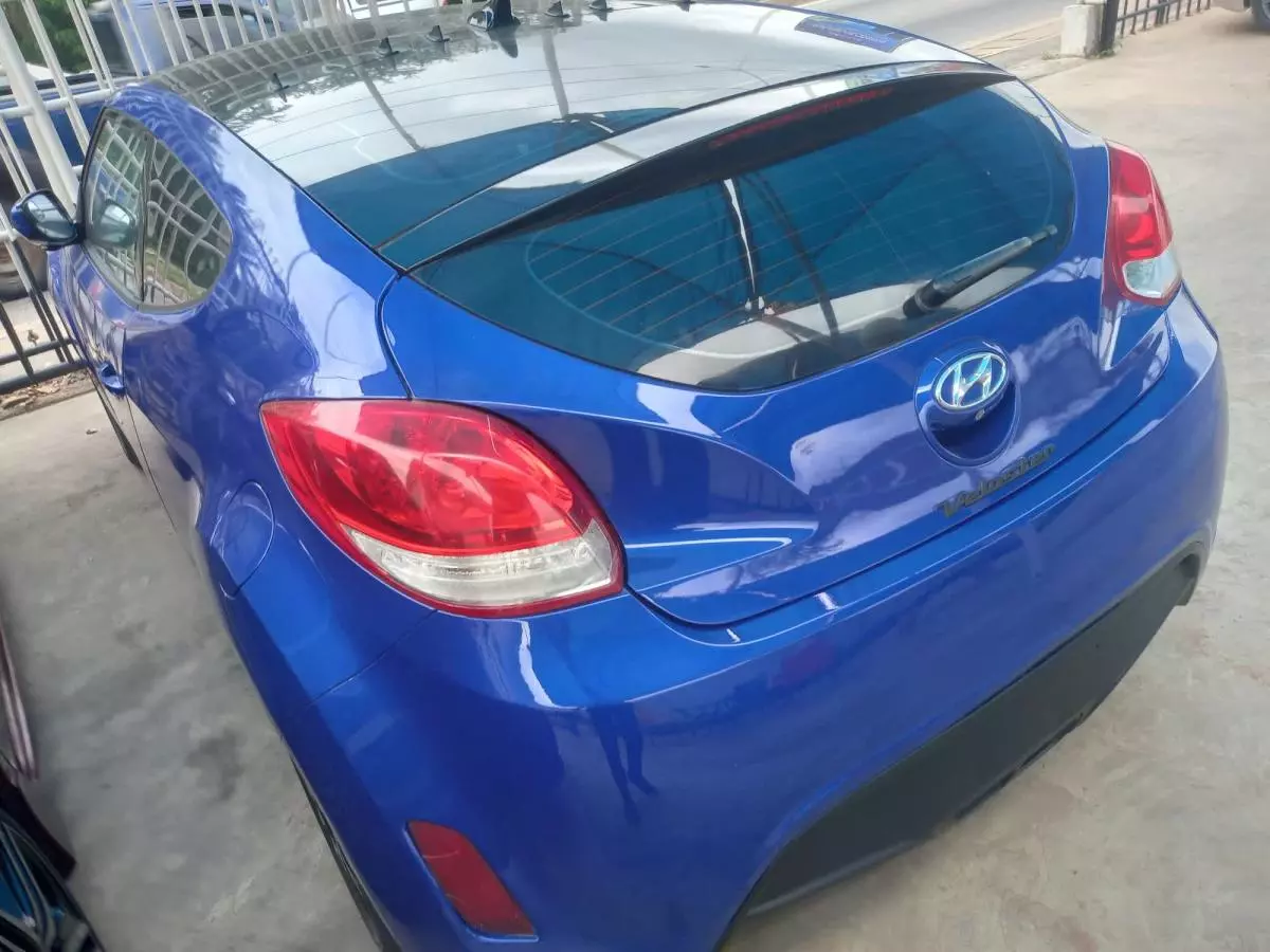 Hyundai Veloster   - 2012