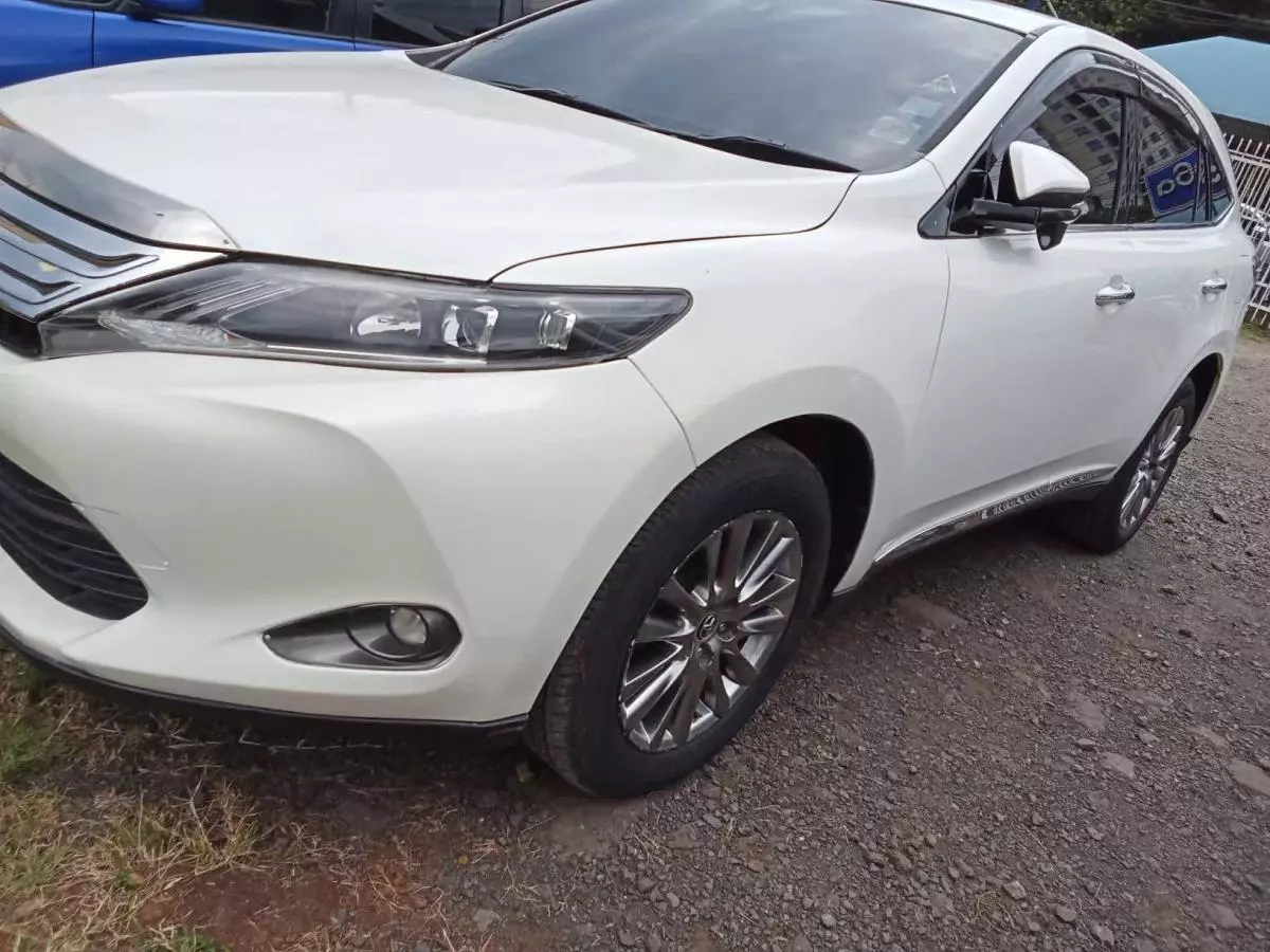 Toyota Harrier   - 2013