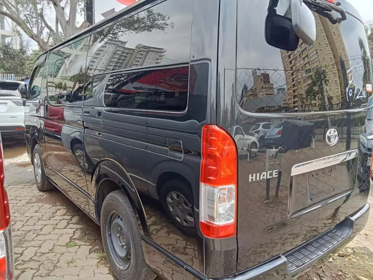 Toyota Hiace   - 2017