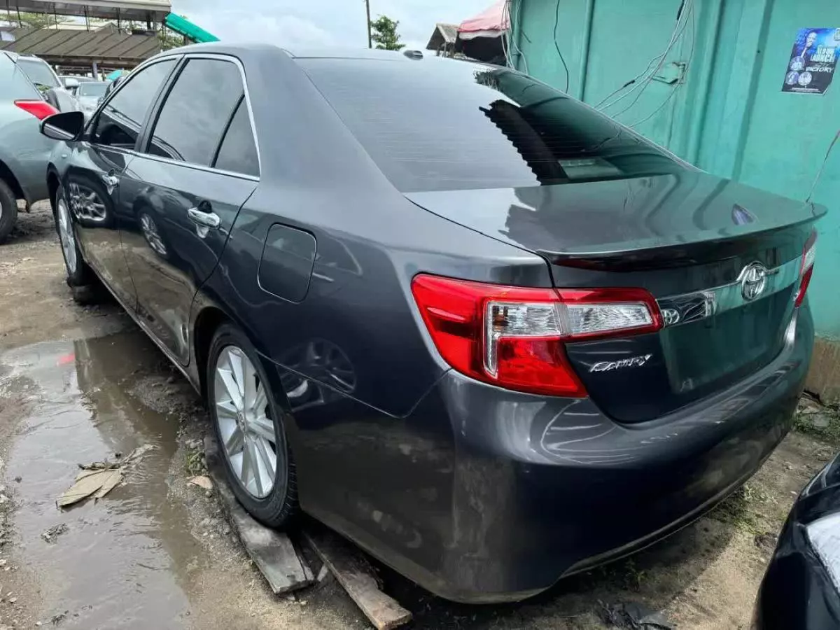 Toyota Camry   - 2012