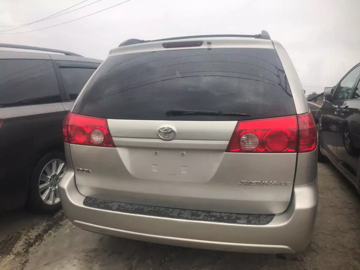 Toyota Sienna   - 2006