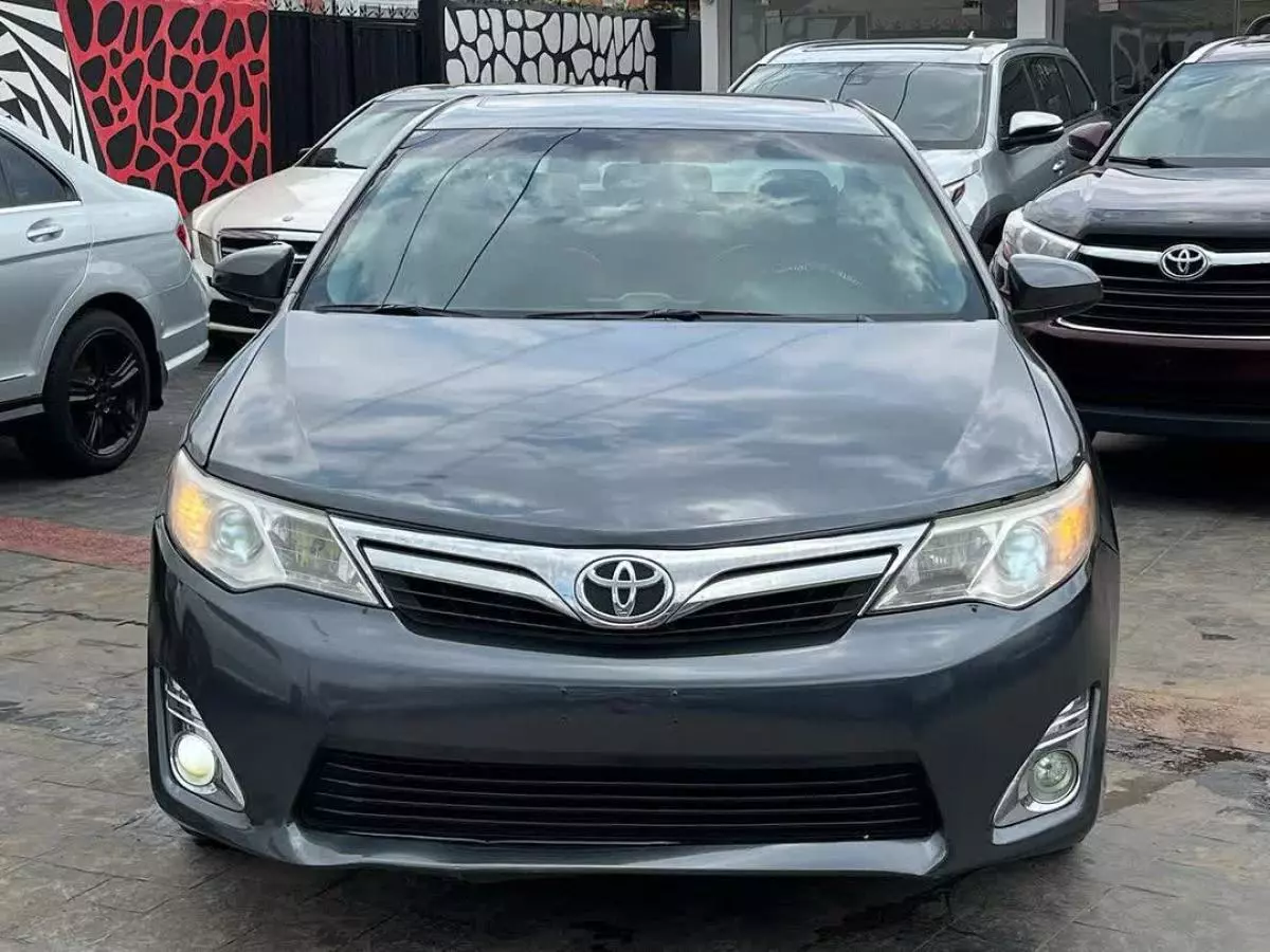 Toyota Camry   - 2012