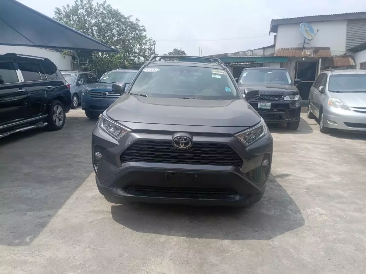 Toyota RAV 4   - 2019