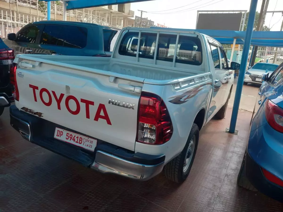 Toyota Hilux   - 2022