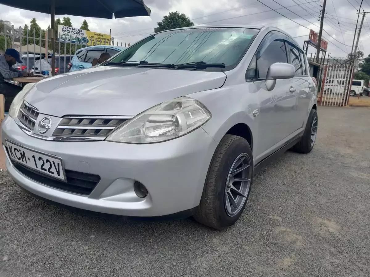 Nissan Tiida - 2010