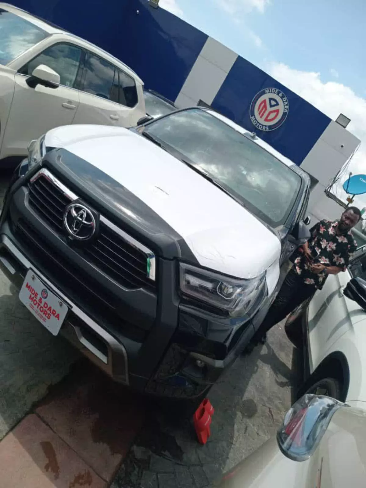 Toyota Hilux   - 2024