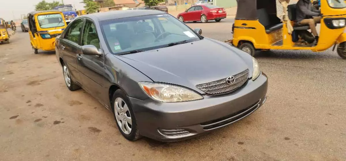 Toyota Camry - 2004