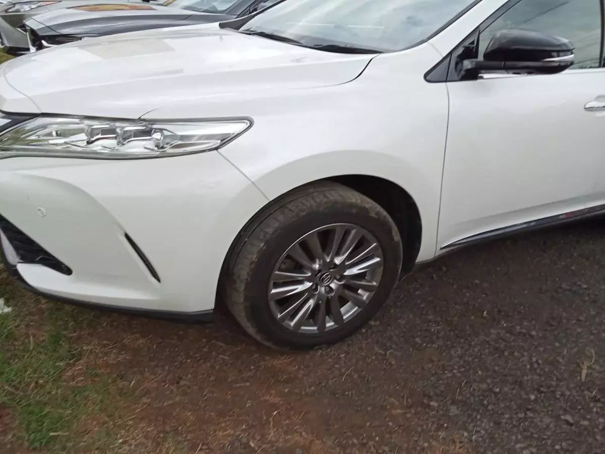 Toyota Harrier   - 2017