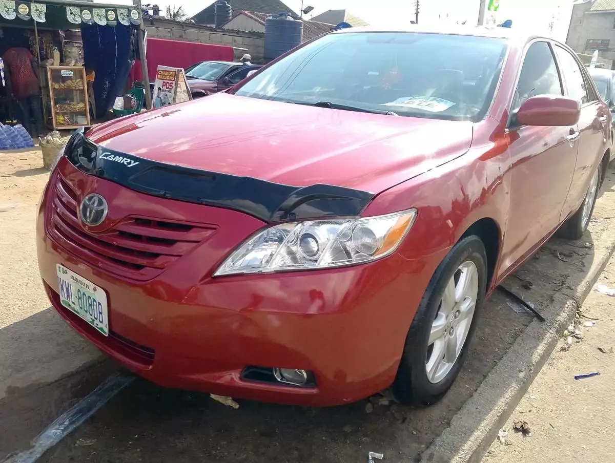 Toyota Camry   - 2009