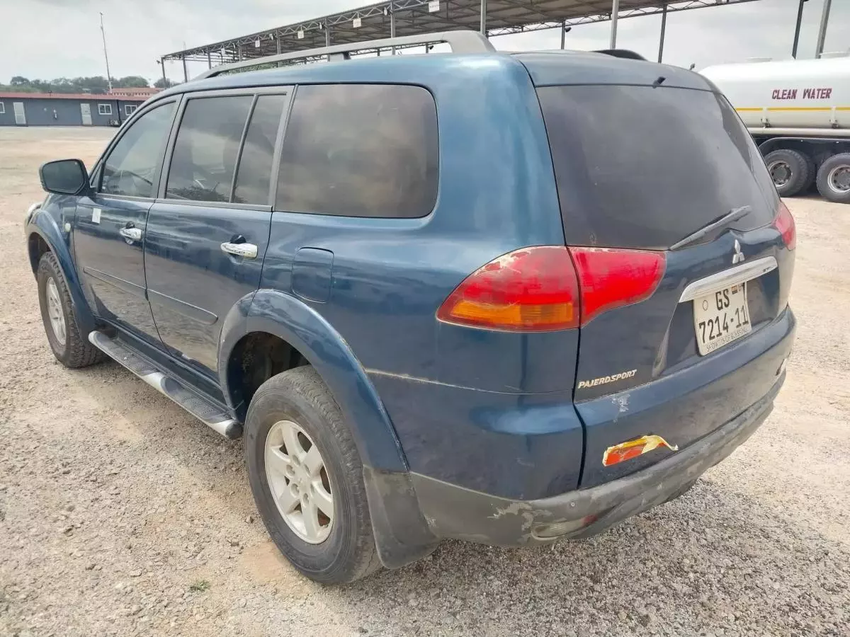 Mitsubishi Pajero Sport   - 2011