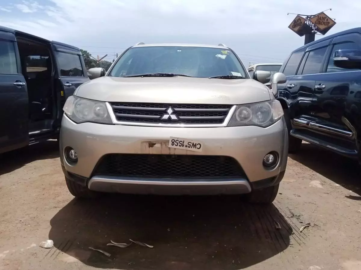 Mitsubishi OUTLANDER   - 2009