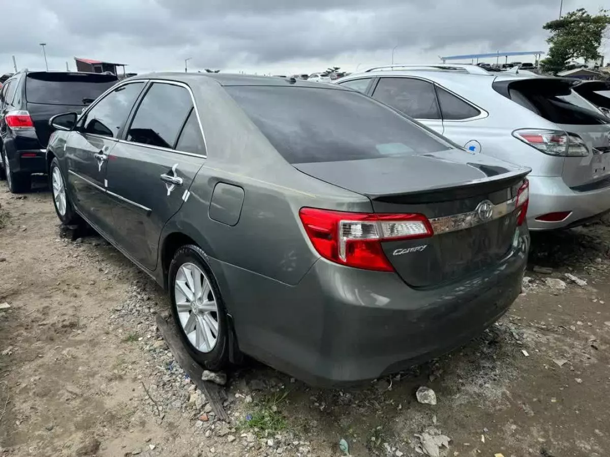 Toyota Camry   - 2014