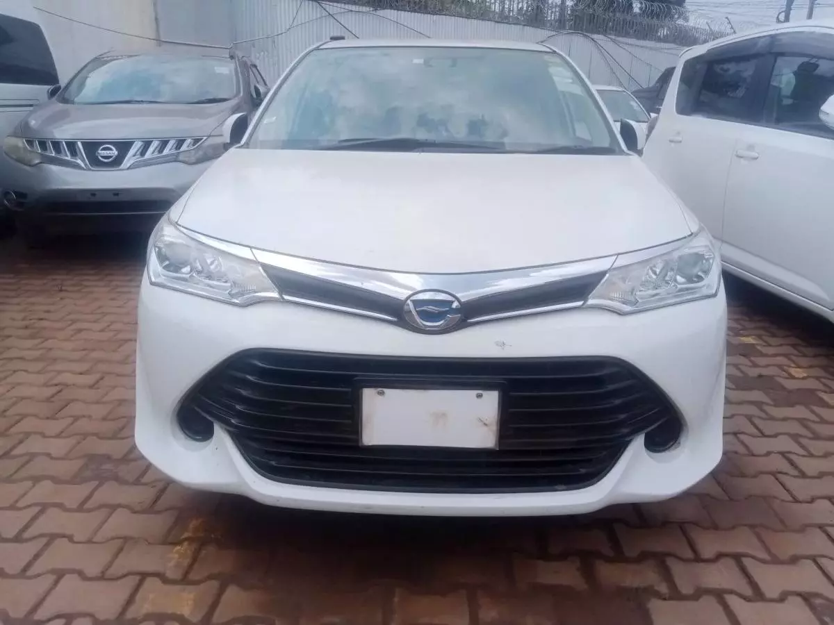 Toyota Fielder hybrid    - 2016