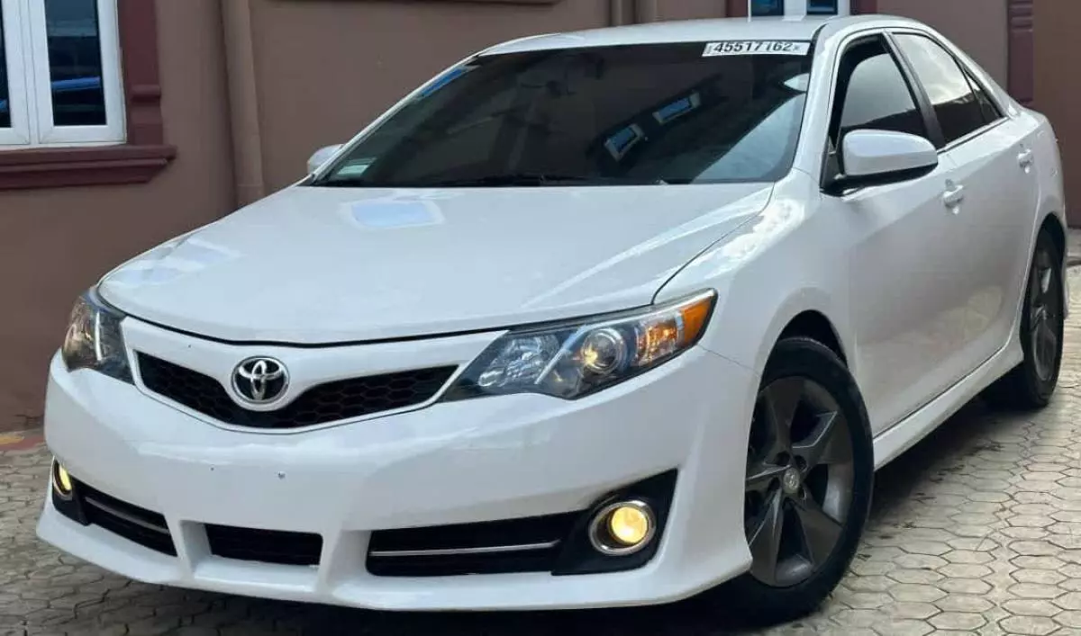 Toyota Camry   - 2012