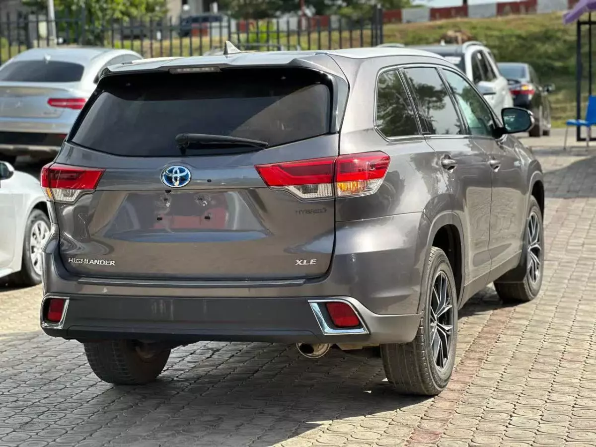 Toyota Highlander   - 2019