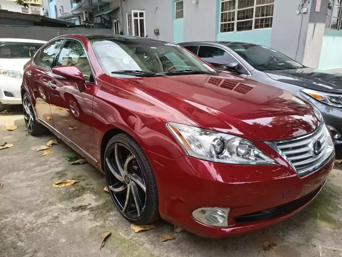 Lexus ES 350   - 2011