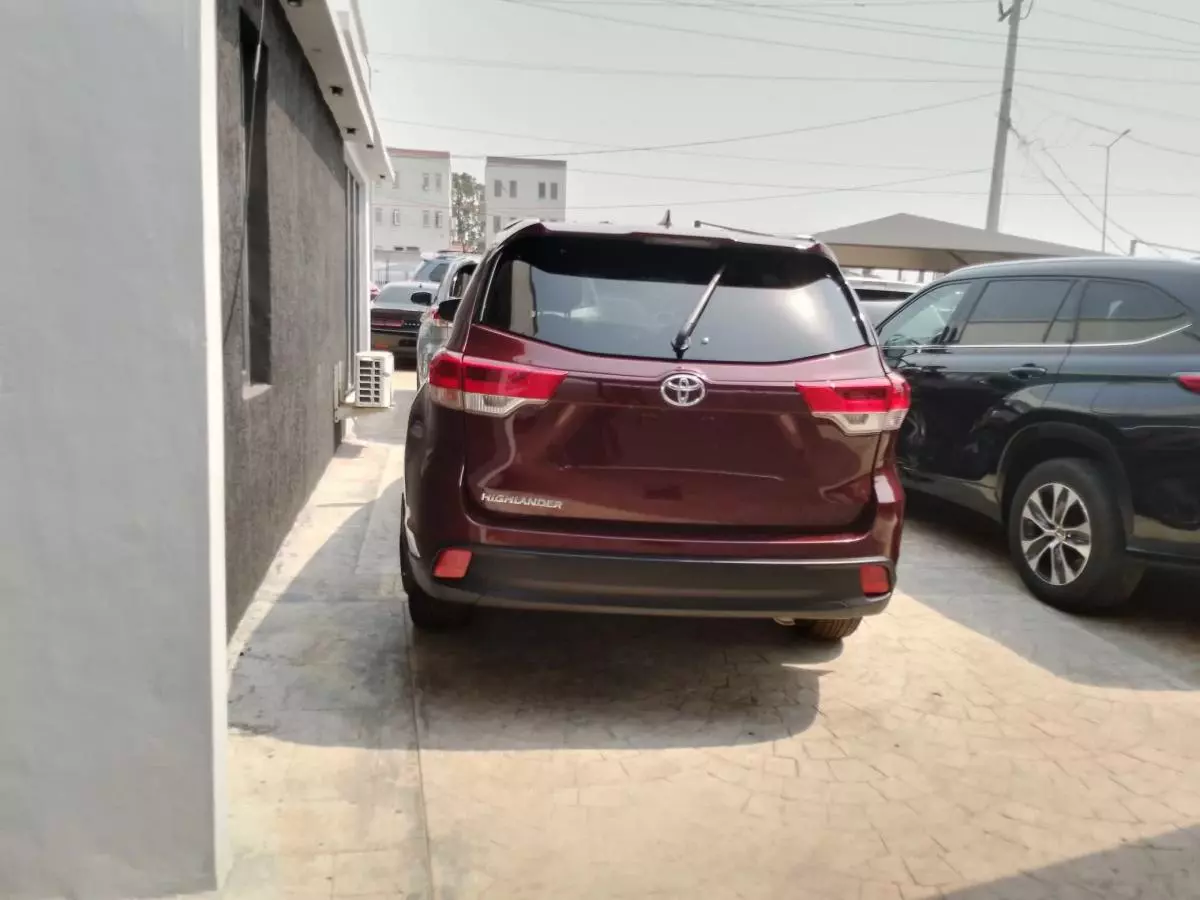 Toyota Highlander   - 2019