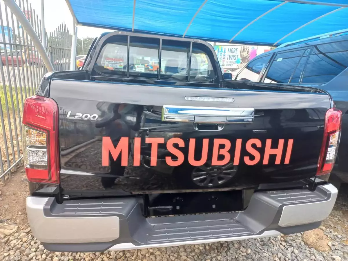 Mitsubishi L 200   - 2022