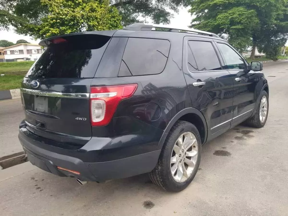 Ford Explorer   - 2012